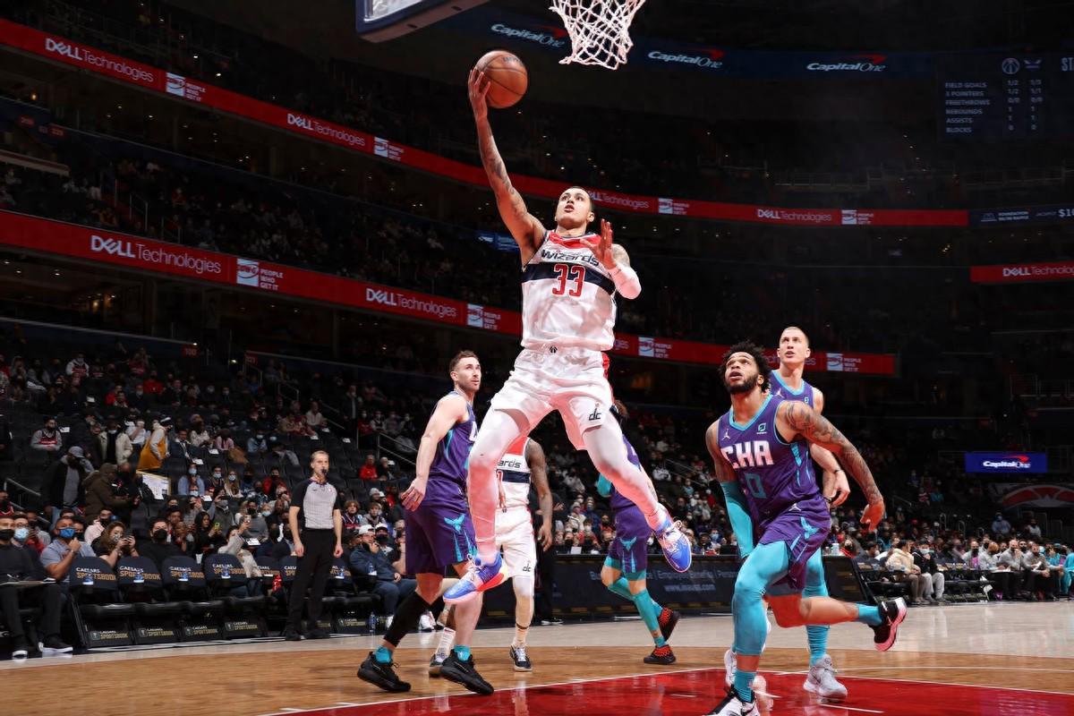球探体育-坑完独行侠，又想坑奇才！2年仅打71场比赛，成NBA第一“玻璃人”